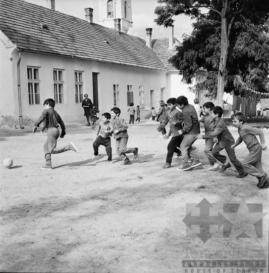 THM-BJ-10488 - Dunaszentgyörgy, South Hungary, 1977