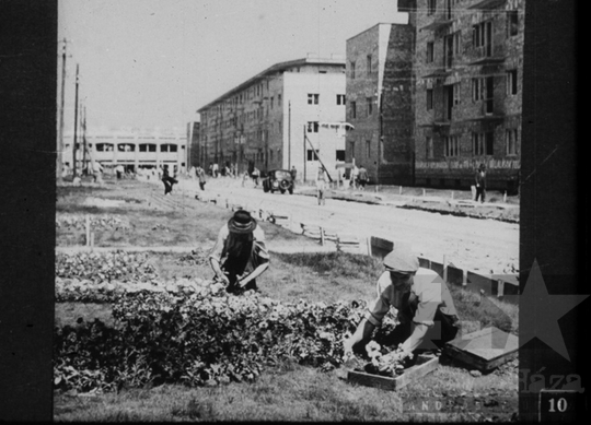 THM-DIA-2013.20.3.27 - How city of Sztálinváros is built (Talking Picures series)