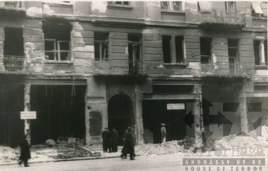 THM-PP-2013.16.51 - The 1956 Revolution and Freedom Fight in Rákóczi street and in the area