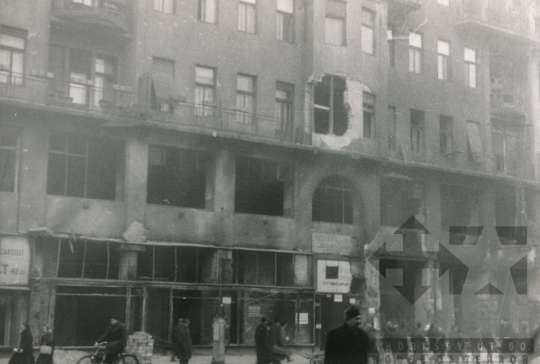 THM-PP-2013.16.59 - The 1956 Revolution and Freedom Fight in Rákóczi street and in the area