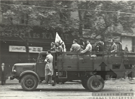 THM-UN-2016.1.7 - The 1956 Revolution and Freedom Fight in Rákóczi street and in the area