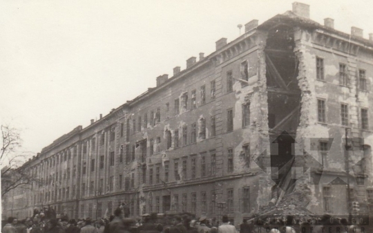 THM-UN-2017.1.106 - The 1956 Revolution and Freedom Fight in Üllői Street and in the area