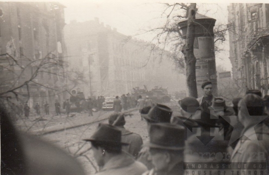 THM-UN-2017.1.107 - The 1956 Revolution and Freedom Fight in József Boulevard and in the area