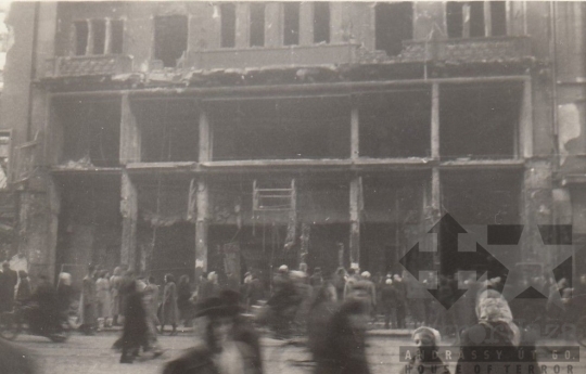 THM-UN-2017.1.153 - The 1956 Revolution and Freedom Fight in Rákóczi street and in the area