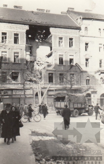 THM-UN-2017.1.38 - The 1956 Revolution and Freedom Fight in Ferenc Boulevard and in the area